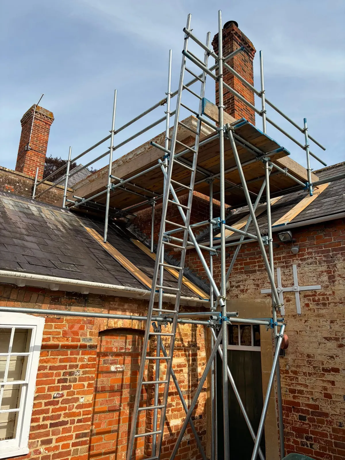 Chimney access scaffold